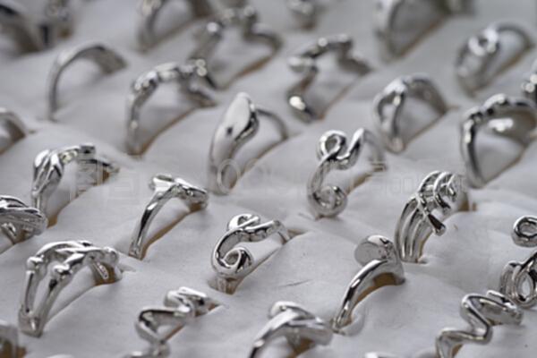 婦女銀戒指收藏 金屬藝術(shù)的永恒魅力